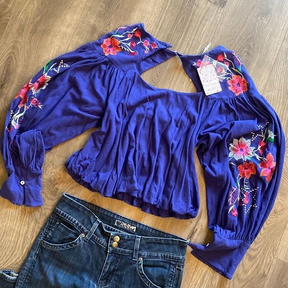 Free People Tops - NWT Free People Ballon Sleeve Crop top